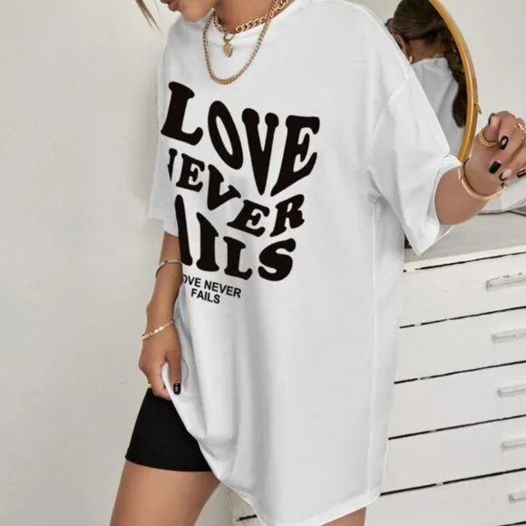 LOVE NEVER FAILS OVERSIZED TEE WHITE - Picture 4 of 5